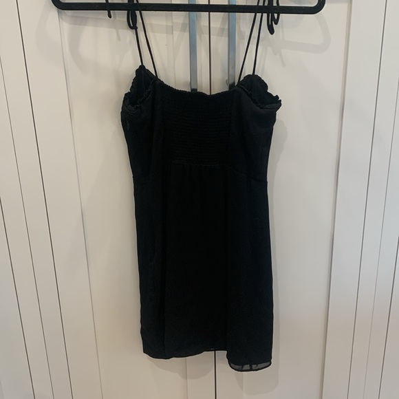 Aritzia Wilfred fable dress black tie straps smocked back bustier front - Picture 7 of 10